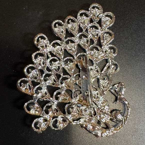 Stunning Silver Toned and Crystal Rhinestone Peacock Brooch - Picture 4 of 4